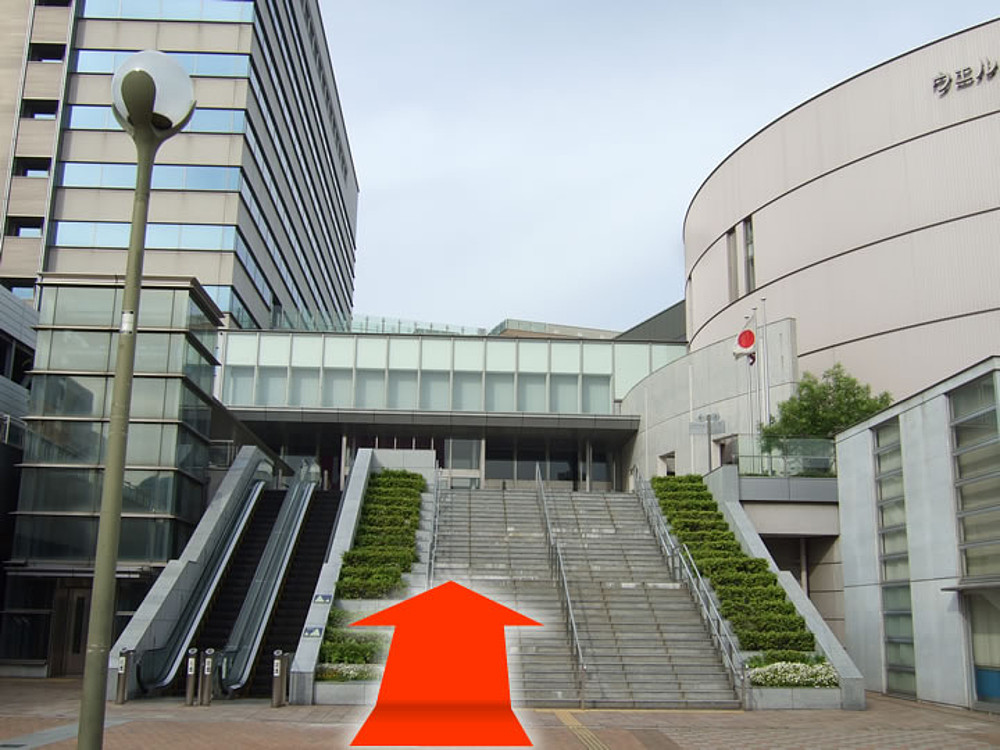 3.ã¨ã¹ã«ã¬ã¼ã¿ã¼ãç»ãã¾ããï¼éæ®µæ¨ªã«ã¯ã¨ã¬ãã¼ã¿ã¼ãããã¾ããï¼